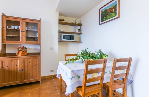 San Baronto Apartment | Cosy apartment for 2 guests with pool, WIFI, TV, terrace, pets allowed and parking