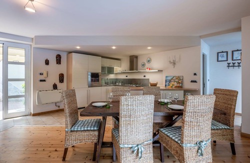 Monteu Roero Apartment | Cosy apartment for 6 people with A/C, private pool, WIFI, TV, terrace, pets allowed and parking