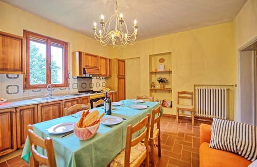 San Gimignano Apartment | Cosy apartment for 4 guests with A/C, pool, WIFI and TV
