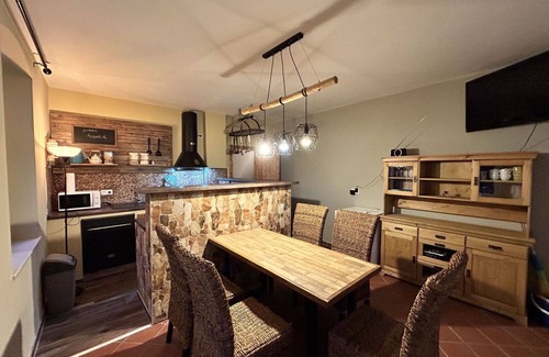 Grossschoenau Apartment | Cosy apartment for 12 people with hot tub, WIFI, TV, patio, pets allowed and parking