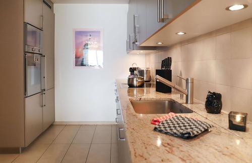 Montreux Apartment | Cosy apartment for 2 people with pool, WIFI, A/C, TV, terrace and panoramic view