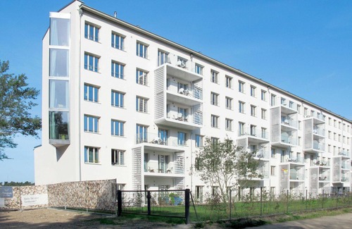 Prora Apartment | Cosy apartment for 2 people with pool, WIFI, TV, terrace, pets allowed and parking