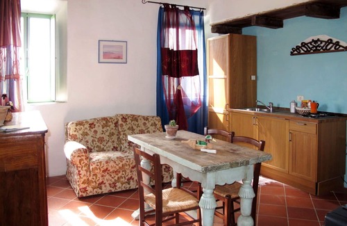 Granarola Apartment | Cosy apartment for 2 guests with pool, WIFI, A/C, TV, patio, pets allowed and panoramic view