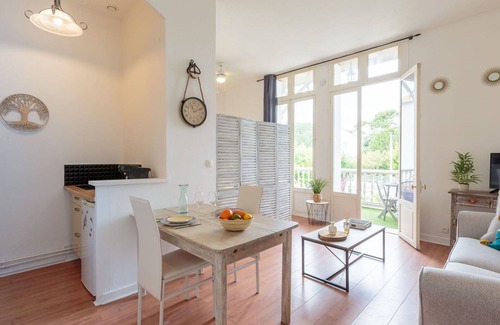 Pontaillac Apartment | Cosy apartment for 2 guests with WIFI, TV, terrace and parking