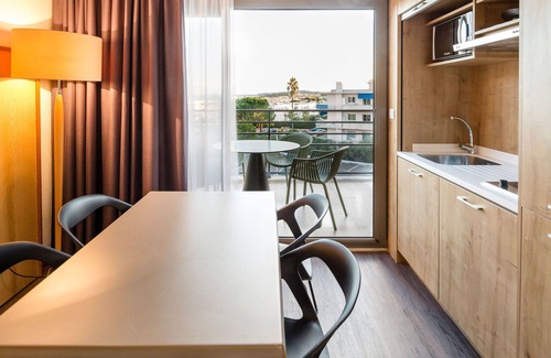 Plaine de la Brague Apartment | Cosy apartment for 2 people with pool, A/C, WIFI, TV, balcony and pets allowed