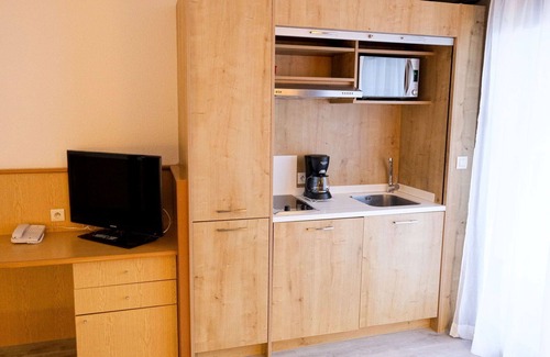 Plaine de la Brague Apartment | Cosy apartment for 2 people with pool, A/C, WIFI, TV, balcony and pets allowed