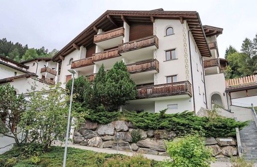Grisons Apartment | Cosy apartment for 2 people with pool, WIFI, TV, balcony, pets allowed and panoramic view