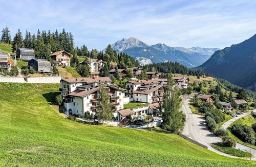 Grisons Apartment | Cosy apartment for 2 people with pool, WIFI, TV, balcony, pets allowed and panoramic view