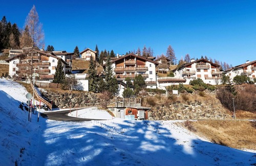 Grisons Apartment | Cosy apartment for 2 people with pool, WIFI, TV, balcony, pets allowed and panoramic view