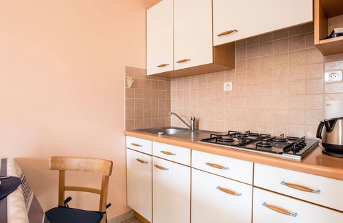 Carnac Apartment | Cosy apartment for 2 people with WIFI, TV, patio and pets allowed