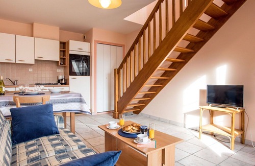 Carnac Apartment | Cosy apartment for 2 people with WIFI, TV, patio and pets allowed