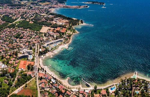 Brnobici Apartment | Cosy apartment for 3 guests with pool, WIFI, TV, terrace and parking