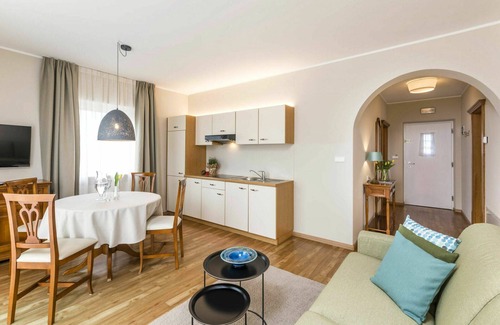 Postal Apartment | Cosy apartment for 3 guests with WIFI, A/C, hot tub, pool, TV, balcony and pets allowed