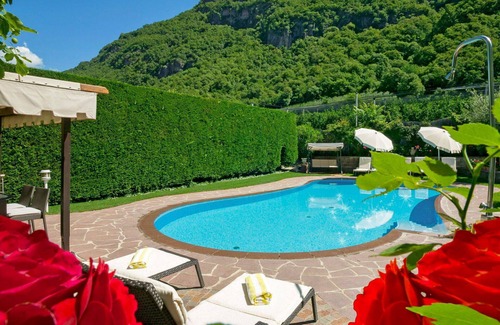 Merano Apartment | Cosy apartment for 3 people with WIFI, pool, TV, balcony, pets allowed and parking