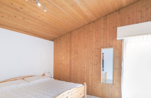 Adelboden Apartment | Cosy apartment for 4 guests with WIFI, TV, balcony and parking