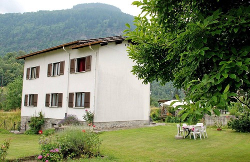 Chironico Apartment | Cosy apartment for 4 guests with WIFI, TV, balcony and panoramic view