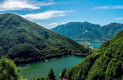 Mergoscia Apartment | Cosy apartment for 4 people with WIFI, TV, patio, pets allowed, panoramic view and parking