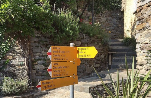 Mergoscia Apartment | Cosy apartment for 4 people with WIFI, TV, patio, pets allowed, panoramic view and parking