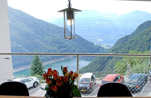 Mergoscia Apartment | Cosy apartment for 4 people with WIFI, TV, patio, pets allowed, panoramic view and parking