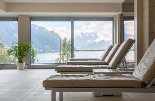 Montreux Apartment | Cosy apartment for 4 guests with WIFI, hot tub, pool, A/C, TV, balcony, panoramic view and parking