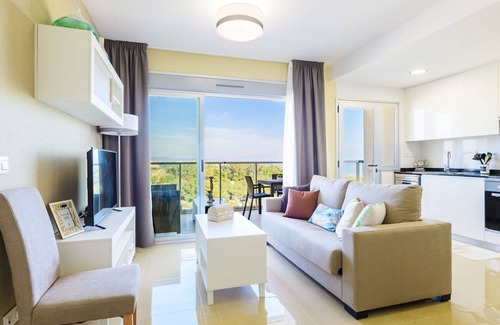 Cabanes Apartment | Cosy apartment for 4 guests with pool, WIFI, A/C, TV and terrace