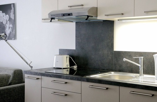 Jonzac Apartment | Cosy apartment for 4 guests with WIFI, A/C, TV, balcony, pets allowed and parking