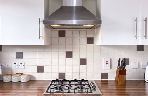 Forres Apartment | Cosy apartment for 4 guests with WIFI, TV and balcony