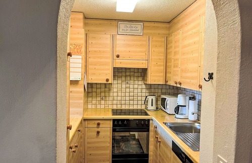 Salouf Apartment | Cosy apartment for 4 guests with WIFI, pool, TV, balcony, pets allowed and panoramic view