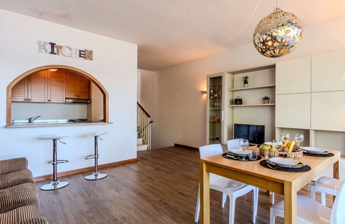 Ispra Apartment | Cosy apartment for 4 guests with A/C, WIFI, TV and terrace