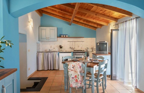Vasia Apartment | Cosy apartment for 4 guests with WIFI, TV, balcony, pets allowed and parking