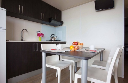 Peschici Apartment | Cosy apartment for 4 guests with A/C, TV, terrace, pets allowed and parking