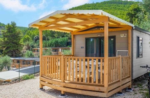 Peschici Apartment | Cosy apartment for 4 guests with A/C, TV, terrace, pets allowed and parking