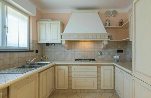 Rapallo Apartment | Cosy apartment for 4 people with pool, A/C, TV, patio and parking