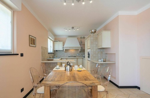 Rapallo Apartment | Cosy apartment for 4 people with pool, A/C, TV, patio and parking