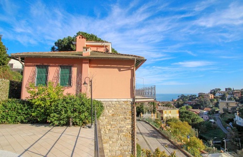 Rapallo Apartment | Cosy apartment for 4 people with pool, A/C, TV, patio and parking