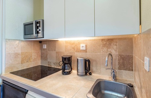 Toulon - Hyeres Apartment | Cosy apartment for 4 people with WIFI, TV, terrace, pets allowed and panoramic view