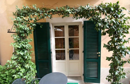 Cortona Apartment | Cosy apartment for 4 people with A/C, WIFI, hot tub, TV and panoramic view