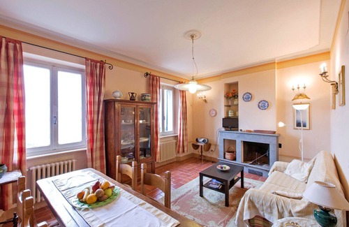 Cortona Apartment | Cosy apartment for 4 people with A/C, WIFI, hot tub, TV and panoramic view