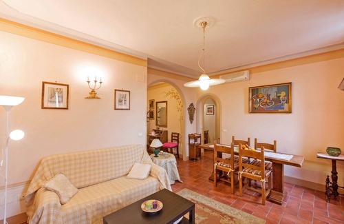 Cortona Apartment | Cosy apartment for 4 people with A/C, WIFI, hot tub, TV and panoramic view