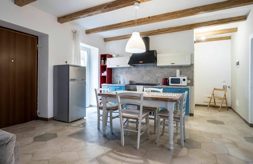 Omegna Apartment | Cosy apartment for 4 people with WIFI, TV, terrace and pets allowed
