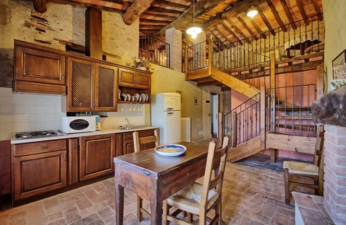 Massarosa Apartment | Cosy apartment for 4 people with WIFI, pool, TV and panoramic view, close to Viareggio