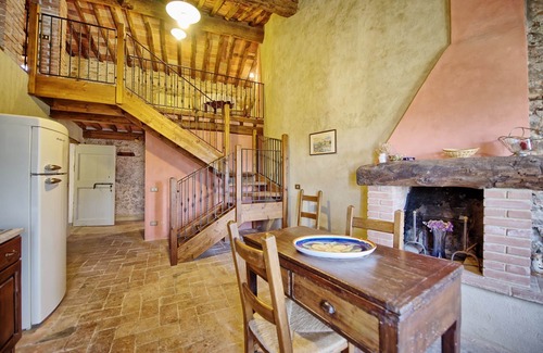 Massarosa Apartment | Cosy apartment for 4 people with WIFI, pool, TV and panoramic view, close to Viareggio