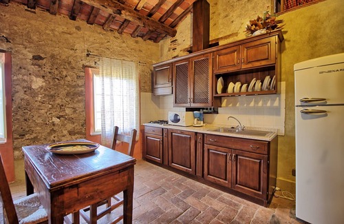 Massarosa Apartment | Cosy apartment for 4 people with WIFI, pool, TV and panoramic view, close to Viareggio