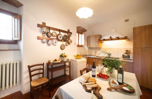 San Casciano in Val di Pesa Apartment | Cosy apartment for 4 people with pool, WIFI and TV, close to Florence