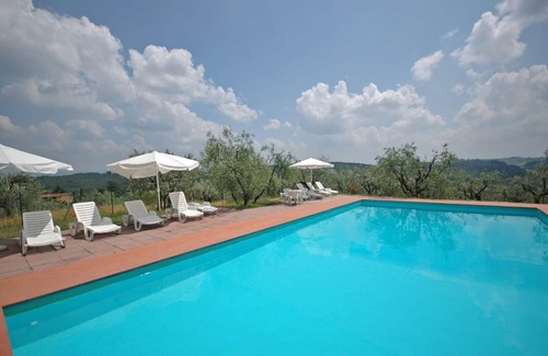 San Casciano in Val di Pesa Apartment | Cosy apartment for 4 people with pool, WIFI and TV, close to Florence