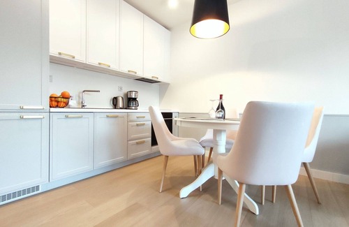 Kolobrzeg Apartment | Cosy apartment for 4 guests with pool, WIFI, TV, balcony, pets allowed and parking