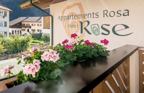 Mayrhofen Apartment | Cosy apartment for 5 people with WIFI, TV, balcony, pets allowed and parking
