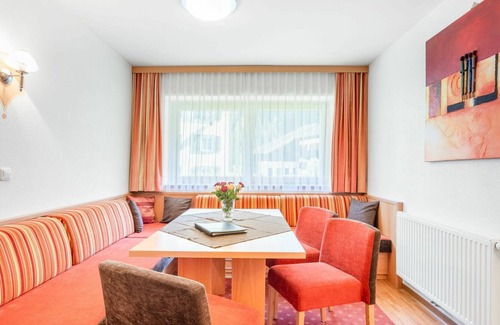 Mayrhofen Apartment | Cosy apartment for 5 people with WIFI, TV, balcony, pets allowed and parking