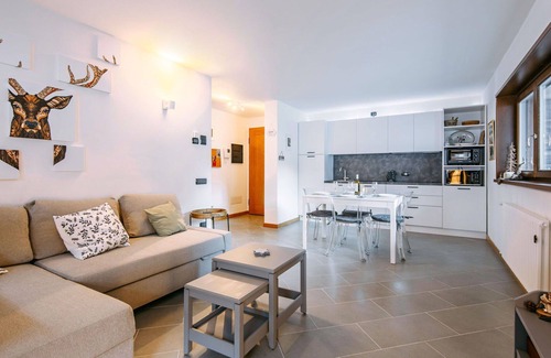 Alba Apartment | Cosy apartment for 5 guests with WIFI, TV, balcony and parking