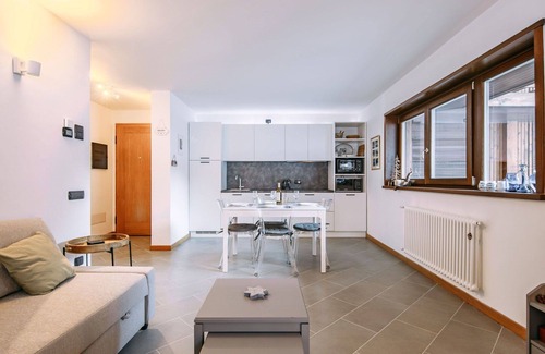 Alba Apartment | Cosy apartment for 5 guests with WIFI, TV, balcony and parking